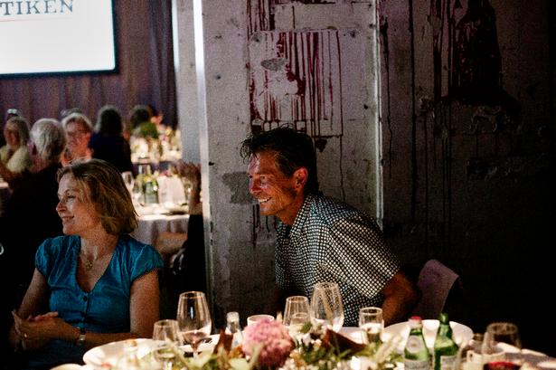     OBS DET ER TIL ONSDAGSAVISEN.Prisfesten for årets undervisningspris afholdes i aften. Vi skal bruge et billede af en af vinderne til side to og meget gerne ekstra billeder, som vi kan bruge løbende. Også af andre vindere. Det er ca. 1830 til 1930, det er vigtigt med foto, men det er fedt, hvis der er tid og lyst til at blive hængende til resten af showet.    Foto: Nanna Navntoft