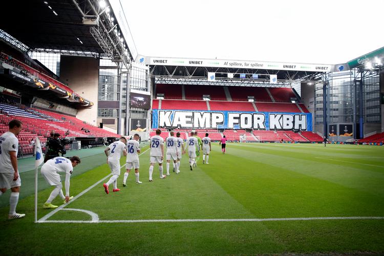 Hvis det står til DBU, vil udsigten for spillerne være anderledes, når de træder ind i Parken i 2025. Foto: Jens Dresling