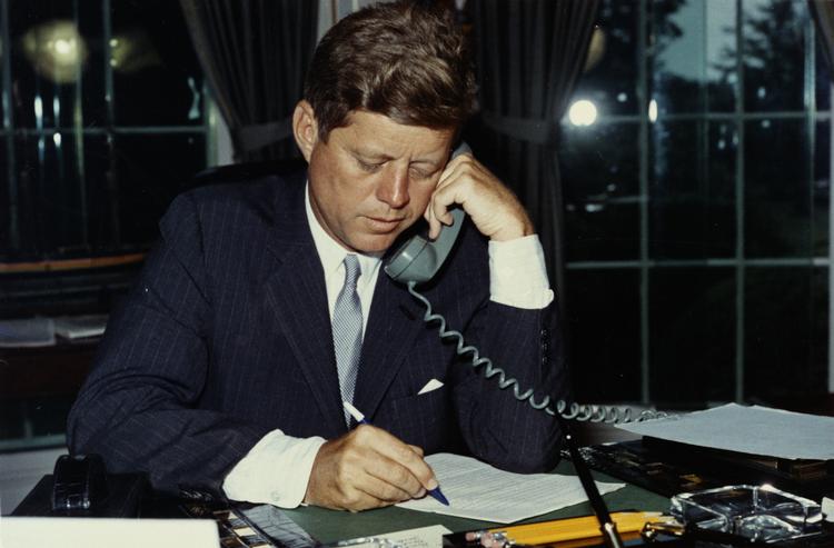 John F. Kennedy kom ikke med løfter til befolkningen i sin tale, da han var blevet udpeget til demokraternes præsidentkandidat i 1960. Han stillede i stedet krav. Foto: Robert Knudsen slw Dams 2b