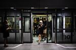 Håndspritten, der i knap to måneder har stået på metrostationerne, er ikke godkendt til bekæmpelse af vira. Foto: Philip Davali/Ritzau Scanpix