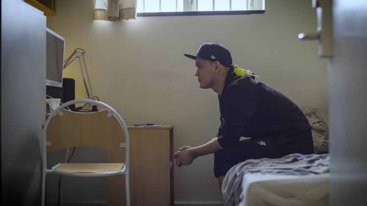 Det er en ekstremt smuk og rolig film, Ole Stenum har begået. Samtidig er den også dybt rørende, fordi man kommer forholdsvis tæt på de berørte fanger, der fortæller historier om savn, afmagt, svigt og fortabelse. Foto: FILMBUREAUET/Ole Stenum