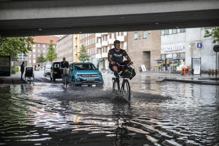 På Fyn og i Jylland er der fredag risiko for store mængder regn på kort tid. Weekenden fortsætter vådt. Foto: Jens Hartmann Schmidt/POLFOTO