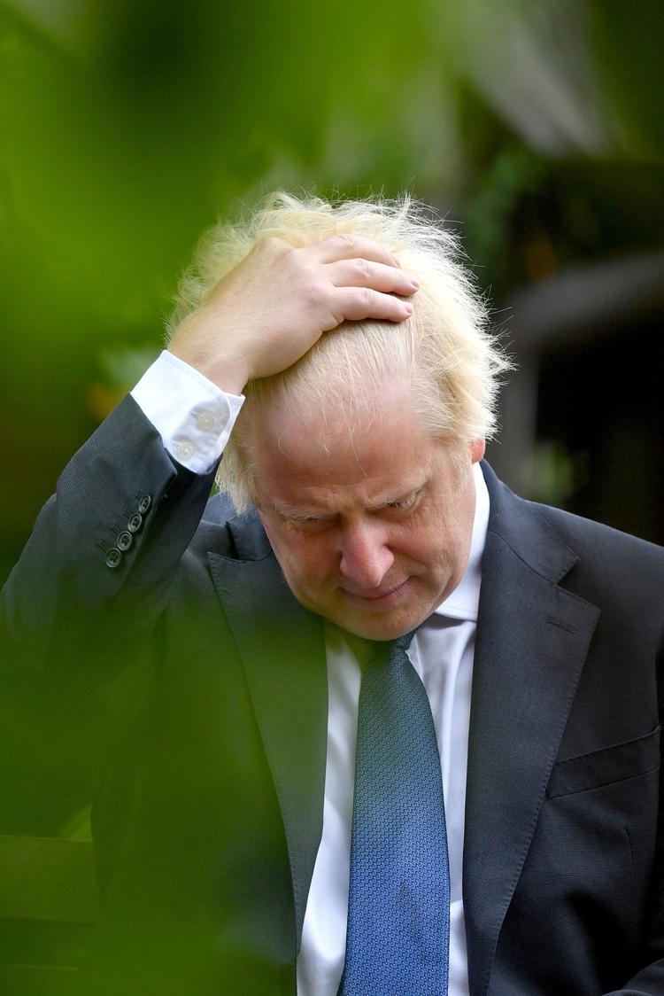 Storbritanniens premierminister, Boris Johnson, skal mere end at føre briterne gennem corona-krisen. Han skal også lede landet gennem brexit. Ifølge EU's chefforhandler går brexitforhandlingerne baglæns, og han tvivler på, at parterne kan blive enige. Foto: Anthony Devlin/Ritzau Scanpix