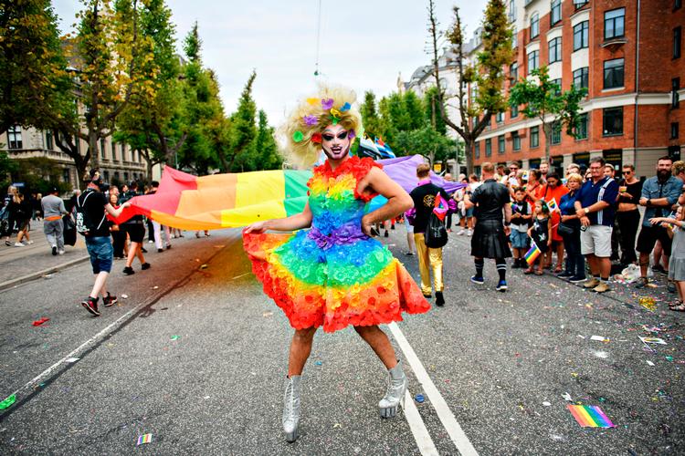  Jaxie Bearcunt, drag queen til Copenhagen Pride Parade. Bag regnbuefarverne, øjenskyggen og glimmeret er priden udtryk for en frihedskamp, som alle bør støt Foto: Philip Davali/DAVALI PHILIP
