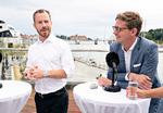 Strammere udlændingepolitik og stærkere politisk profil. Jakob Ellemann-Jensen (tv.), her sammen med Karsten Lauritzen, gjorde flere ting klart på Venstres sommergruppemøde.   Foto: Henning Bagger/Ritzau Scanpix