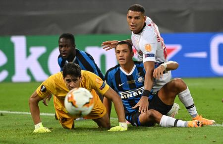 Sevillamålmanden Bono havde en stor redning ved stillingen 2-2. Foto: Pool/Ritzau Scanpix