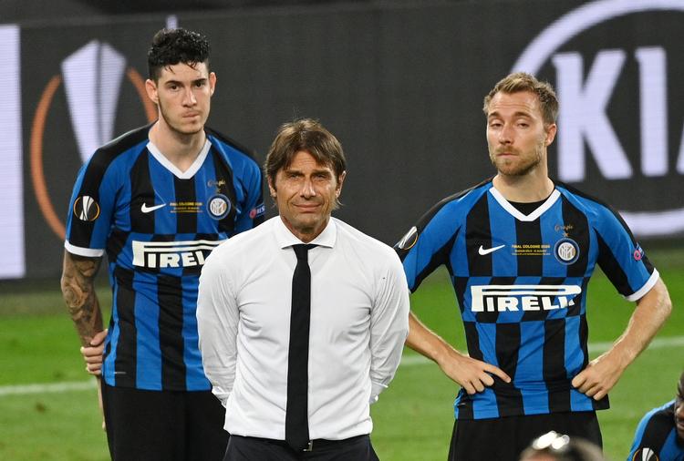Der var sølvmedaljer til Inter-spillerne og deres træner, Antonio Conte, efter nederlaget til Sevilla. Foto: Pool/Ritzau Scanpix