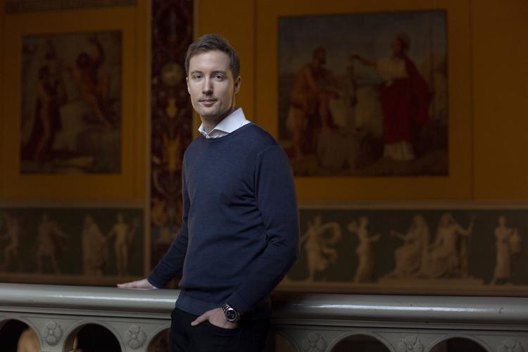 Jacob Mark om de drenge med anden etnisk herkomst han kendte som barn:
"Selv de klogeste mest veltilpassede drenge, som i dag har gode jobs, har på et eller andet tidspunkt været inde og snuse til noget kriminelt. Når man boede hvor de boede kunne de ikke snige sig uden om". 
Foto: Charlotte de la Fuente   Foto: Charlotte de la Fuentepr