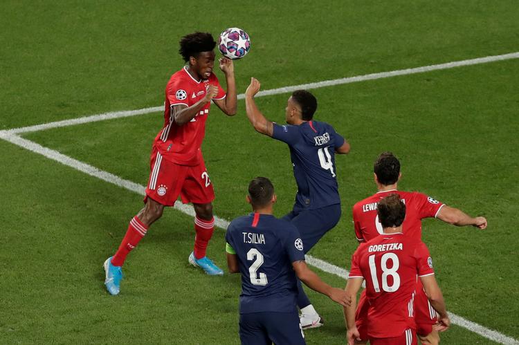  Kingsley Coman kom først på bolden, mens PSG-tyskeren  Thilo Kehrer ser til.  Foto: Pool/Ritzau Scanpix