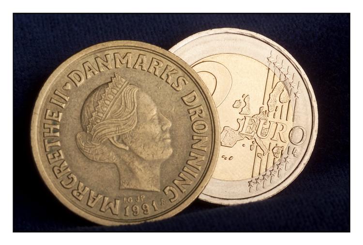 Der er realpolitisk ikke den store forskel på, om man i Danmark bruger den danske krone, eller om man benytter sig af euroen, siden vi fører fastkurspolitik med euroen, skriver gymnasieelev Malik Emil Fall i dette indlæg. Arkivfoto Peter Hove Olesen