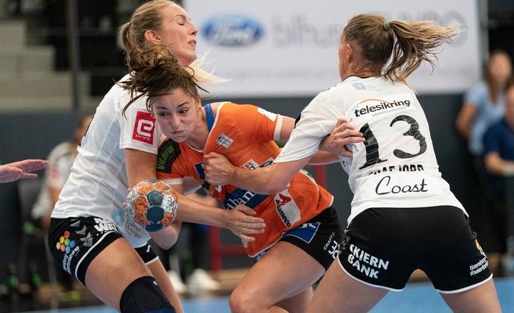 Mie Højlund og resten af Odense-holdet blev holdt i jerngreb af Esbjergs stærke kollektiv. Foto: Claus Fisker/Ritzau Scanpix