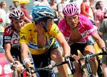 Den dopingskandaleramte trio, som sluttede på podiet i Tour de France 2005, Lance Armstrong, Ivan Basso og Jan Ullrich, havde efter sigende indgående kendskab til blandt andet blodposer. I øvrigt et år, hvor danske Michael Rasmussen endte med den prikkede bjergtrøje. Foto: Pool/Ritzau Scanpix