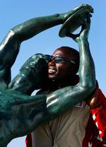 Den altid smilende løber Wilson Kipketer, også kaldet Kvikpeter, er en af de sportsmænd, der er blevet hædret som Ridder af Dannebrog. Foto: Lars Krabbe/POLFOTO