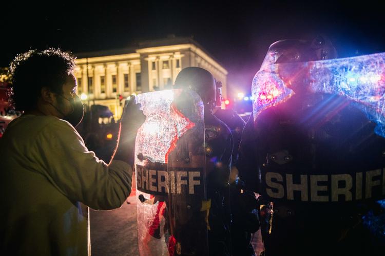Kenosha i Wisconson har været præget af voldsomme protester, efter at betjent skød sort mand i ryggen. Foto: Brandon Bell/Ritzau Scanpix