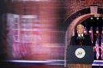 Vicepræsident Mike Pence brugte sin tid på talerstolen til republikanernes konvent på at prise Trump, den amerikanske politistyrke og coronaindsatsen.  Foto: Jonathan Ernst/Ritzau Scanpix