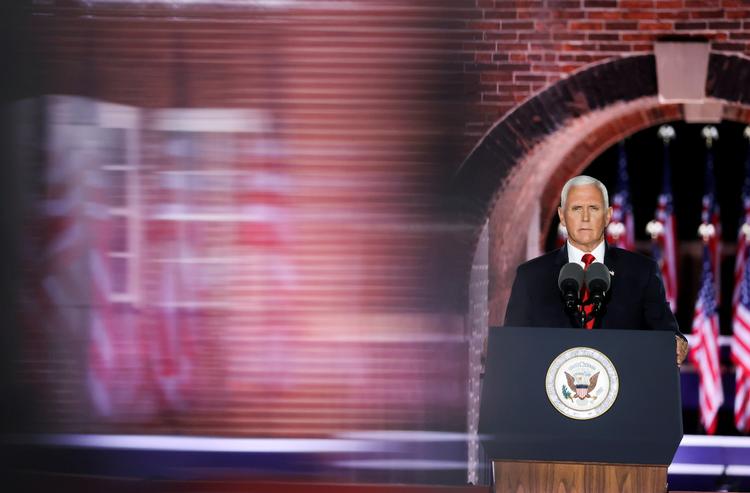 Vicepræsident Mike Pence brugte sin tid på talerstolen til republikanernes konvent på at prise Trump, den amerikanske politistyrke og coronaindsatsen.  Foto: Jonathan Ernst/Ritzau Scanpix
