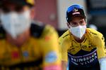 Sloveneren Primoz Roglic på vej til aftenens Tour de France-præsentation i Nice.
 Foto: Marco Bertorello/Ritzau Scanpix