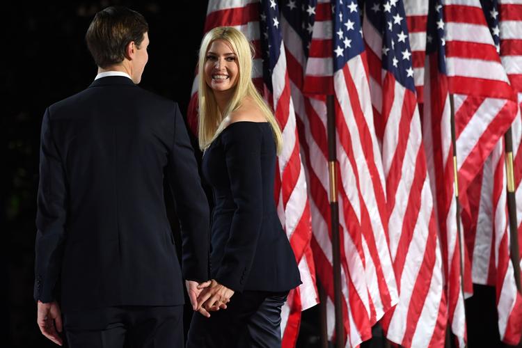Ivanka Trump og manden Jared Kushner, der begge to er rådgivere tæt på præsidenten, forlader det republikanske konvent natten til fredag dansk tid. Foto: Saul Loeb/Ritzau Scanpix