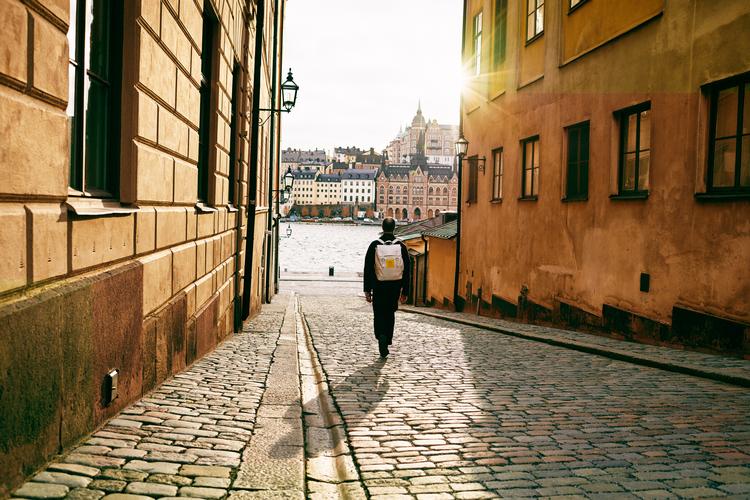 Nu kan turister låne deres eget bærbare museum om svensk design, som de kan bære rundt i en rygsæk. Eksempelvis i Stockholm (billedet), hvor danskere stadig kan rejse til. Foto: Johan Wennerström