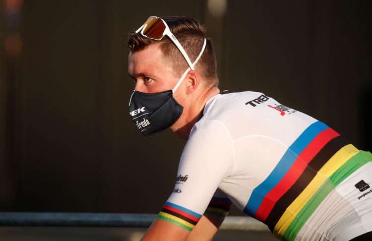 Den danske verdensmester Mads Pedersen skal lørdag vise sin flotte trikot under starten på Tour de France, der starter i Nice. Foto: Benoit Tessier/Ritzau Scanpix