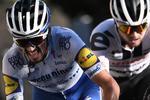 En stålsat Julian Alaphilippe og schweizeren Marc Hirschi har iværksat den afgørende offensiv.
 Foto: Anne-christine Poujoulat/Ritzau Scanpix