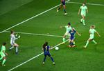 For anden gang scorede Eugenie Le Sommer i en Champions League-finale, da hun bragte Lyon foran 1-0 mod Wolffsburg. Foto: Sergio Perez/Ritzau Scanpix
