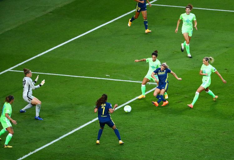 For anden gang scorede Eugenie Le Sommer i en Champions League-finale, da hun bragte Lyon foran 1-0 mod Wolffsburg. Foto: Sergio Perez/Ritzau Scanpix