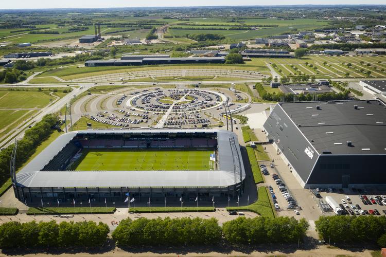 Coronakrisens forbud mod store forsamlinger går ud over MCH-koncernen, der driver MCH Messecenter Herning, Jyske Bank Boxen og MCH Herning.  Kongrescenter. Virksomheden, der har 250 ansatte, har derfor besluttet at nedlægge 66 stillinger. Foto: Jens Dresling/POLFOTO