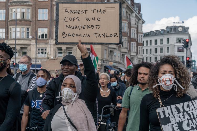 Hvor i demonstrationen skal min familie finde sig til rette? Svaret bliver ingen steder, og derfor bliver vi næste gang hjemme, selv om sagen kan være nok så sympatisk, David Munis Zepernick, medlem af Frederiksberg Kommunalbestyrelse (R), i dette indlæg. Arkivfoto Aleksander Klug
