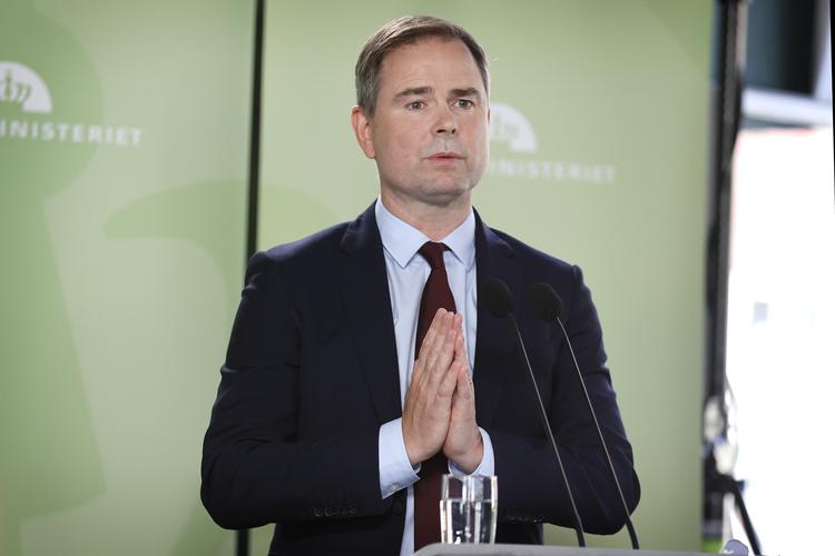 Regeringen vil sætte gang i dansk økonomi efter coronakrisen, siger finansministeren på pressemøde. Foto: Jens Dresling/POLFOTO