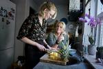 Efter at Inge Lynggaard Hansen og Nina Lynggaard Jørgensen blev opmærksomme på, at deres konflikter skyldes, at de begge er i gang med en fysisk omstilling, har de fået talt om det og er landet et godt sted sammen. Foto: Kåre Viemose  Foto: Kåre Viemose/POLFOTO