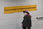    En person med mundbind i subwayen i New York.  Foto: Angela Weiss/Ritzau Scanpix