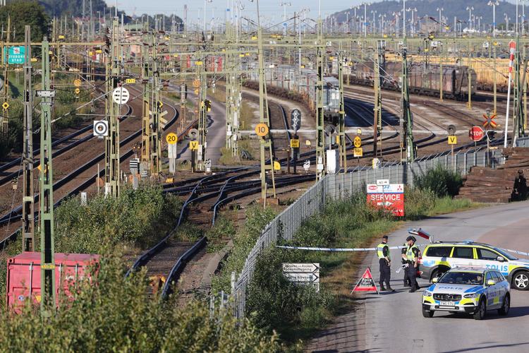 En togvogn med farligt gods er væltet i Sävenäs i Göteborg. Det rapporterer flere svenske medier. Et stort område er derfor afspærret i det østlige Göteborg.  Foto: 9200 Adam Ihse/tt/Ritzau Scanpix