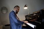 Michael Bojesen, der blandt andet står i spidsen for Kunstfondens projektstøtteudvalg for musik, ærgrer sig over, at kun omkring 7 procent af alle 7-16-årige kommer på musikskole, mens næsten 90 procent af alle børn er involveret i sport og idræt. Foto: Nanna Navntoft/POLFOTO