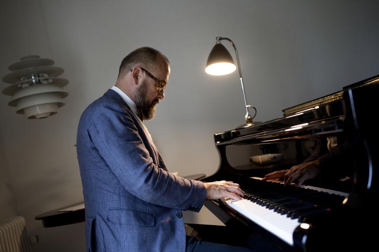 Michael Bojesen, der blandt andet står i spidsen for Kunstfondens projektstøtteudvalg for musik, ærgrer sig over, at kun omkring 7 procent af alle 7-16-årige kommer på musikskole, mens næsten 90 procent af alle børn er involveret i sport og idræt. Foto: Nanna Navntoft/POLFOTO
