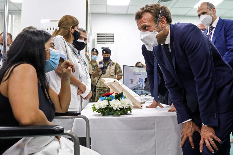  Emmanuel Macron -- på besøg i Libanons hovedstad med krav om skrappe økonomiske og politiske reformer.
  Foto: Stephane Lemouton/Ritzau Scanpix