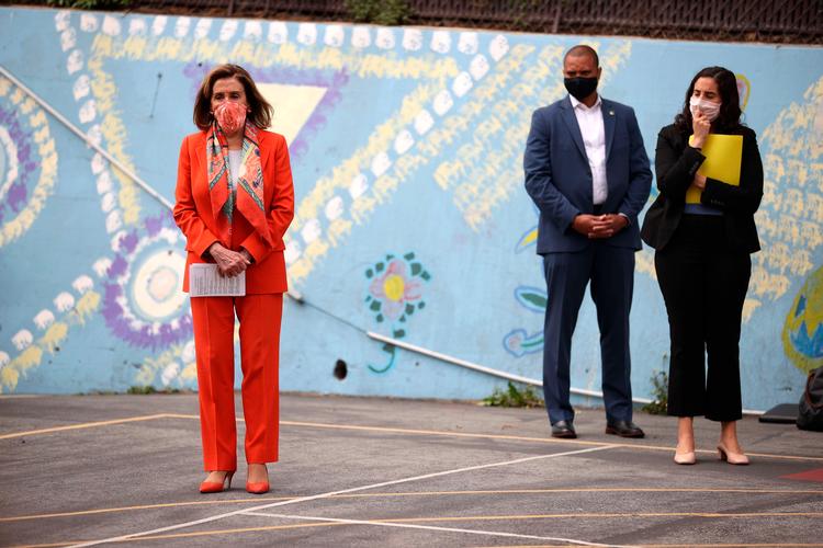 Jeg stolede på det, salonen fortalte mig, fortæller den demokratiske formand for Repræsentanternes Hus, Nancy Pelosi, i en tom skolegård i sin hjemby San Fransico.  Foto: Justin Sullivan/Ritzau Scanpix