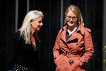Afhøring i Instrukskommissionen i Retten på  Frederiksberg: Tidligere fuldmægtig i Udlændinge- og Integrationsministeriet Anna-Sophie Saugmann-Jensen. Her med sin bisidder, advokat Stine Gry Johannesen (tv). Foto: Jens Dresling/POLFOTO