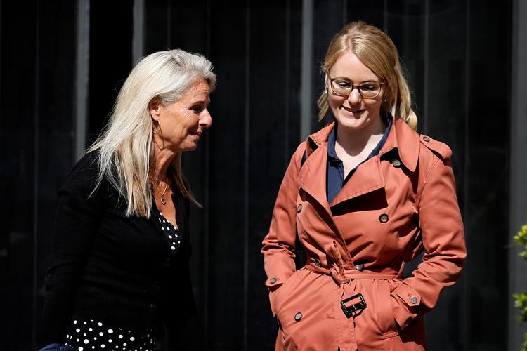 Afhøring i Instrukskommissionen i Retten på  Frederiksberg: Tidligere fuldmægtig i Udlændinge- og Integrationsministeriet Anna-Sophie Saugmann-Jensen. Her med sin bisidder, advokat Stine Gry Johannesen (tv). Foto: Jens Dresling/POLFOTO