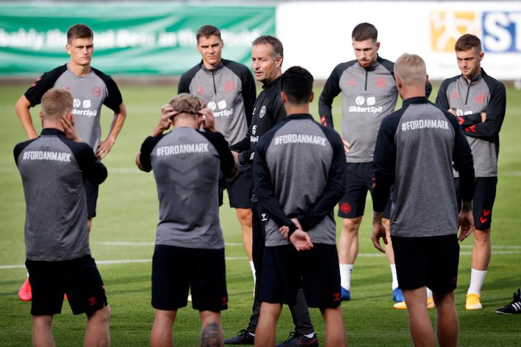 Landsholdet vil knæle før kampen mod England på tirsdag. Foto: Jens Dresling/POLFOTO