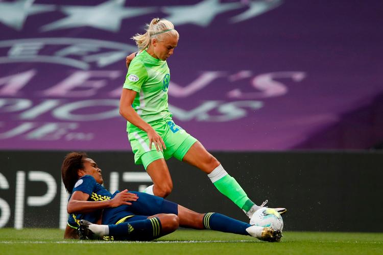 Sådan så det ud, da Pernille Harder med elegance optrådte i Champions League-finalen mod Lyon. Nu tørner hun ud for Chelsea - efter verdens største handel i kvindefodbold. Den svarer dog blot til en dagsløn for Messi i Barcelona. Foto: Clive Brunskill/Ritzau Scanpix