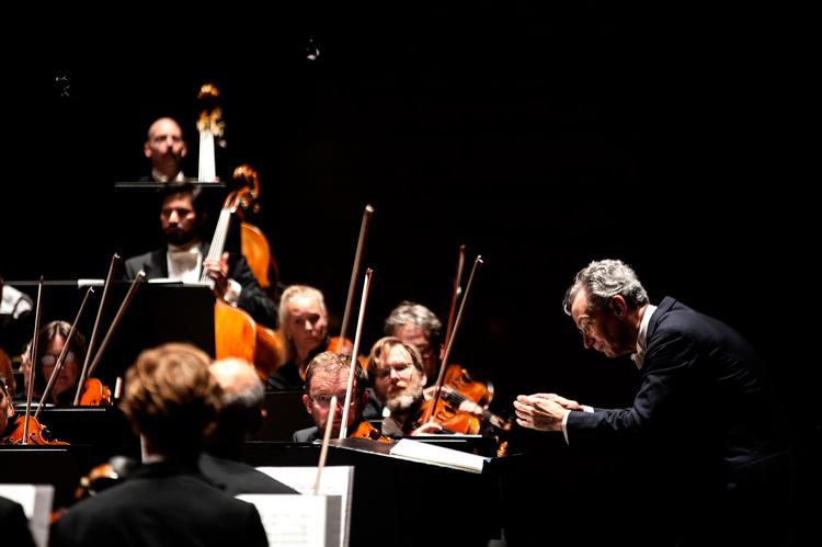 De klassiske torsdagskoncerter i DR Koncertsalen blev skudt i gang med Mahlers store symfoni med chefdirigent Fabio Luisi i spidsen. Foto: Annika Byrde/POLFOTO