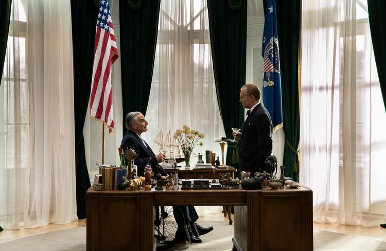 I filmen 'Vores mand i Amerika' spiller Ulrich Thomsen (t.h.) rollen som Henrik Kauffmann, der var USA-ambassadør under krigen, hvor han mødtes med USA's daværende præsident, Franklin D. Roosevelt, spillet af Henry Goodman (t.v.). PR-foto 