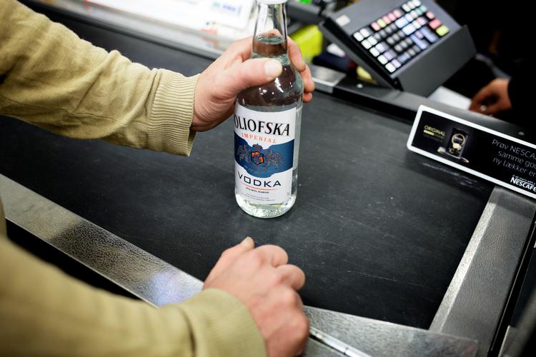 Supermarkeder ser ikke et problem i, at aldersgrænsen for køb af al alkohol sættes op. Foto: Lasse Kofod/POLFOTO