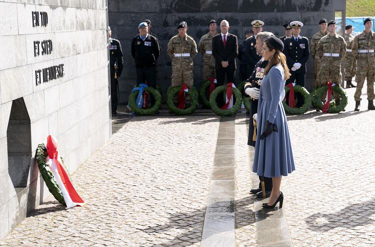 Også kronprinseparret deltager i Flagdag for Danmarks udsendte, der afholdes ved Kastellet i København.   Foto: Keld Navntoft/Ritzau Scanpix
