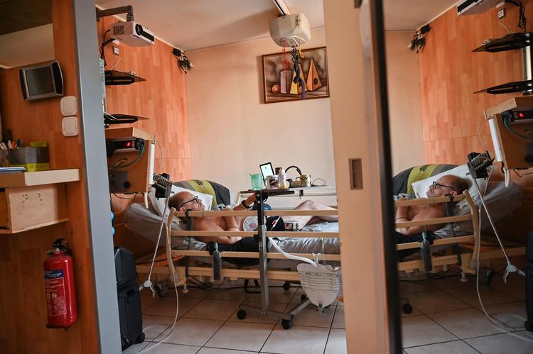 57-årige Alain Cocq nægter at spise, drikke eller tage medicin, efter at den franske præsident, Emmanuel Macron, har afvist hans ønske om at modtage aktiv dødshjælp. Nu vil han livestreame sin egen død på sociale medier. Foto: Philippe Desmazes/Ritzau Scanpix