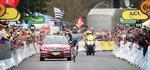 Nans Peters (AG2r La Mondiale) kørte solo over den sidste stigning og holdt forspringet på nedkørslen.
 Foto: Stephane Mahe/Ritzau Scanpix