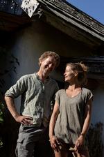 Tycho Holcomb og Karoline Nolsø Aaen mødte hinanden i Ecuador og har i Friland fundet fæller, der lever efter samme værdier som dem. Foto: Emma Sejersen
