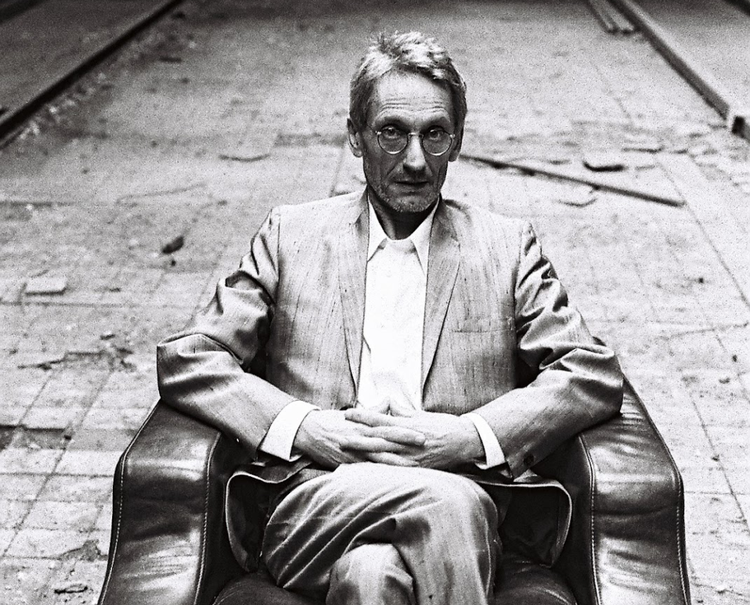 I weekenden kan du opleve Manuel Göttsching, når den eksperimenterende Festival of Endless Gratitude indtager Koncertkirken på Blågårds Plads. Pressefoto Festival of Endless Gratitude