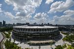 Det nybyggede nationale japanske stadion i Tokyo vil ifølge IOC summe af liv og konkurrencer i sommeren 2021 uanset situationen omkring coronavirus.
     Foto: Charly Triballeau/Ritzau Scanpix